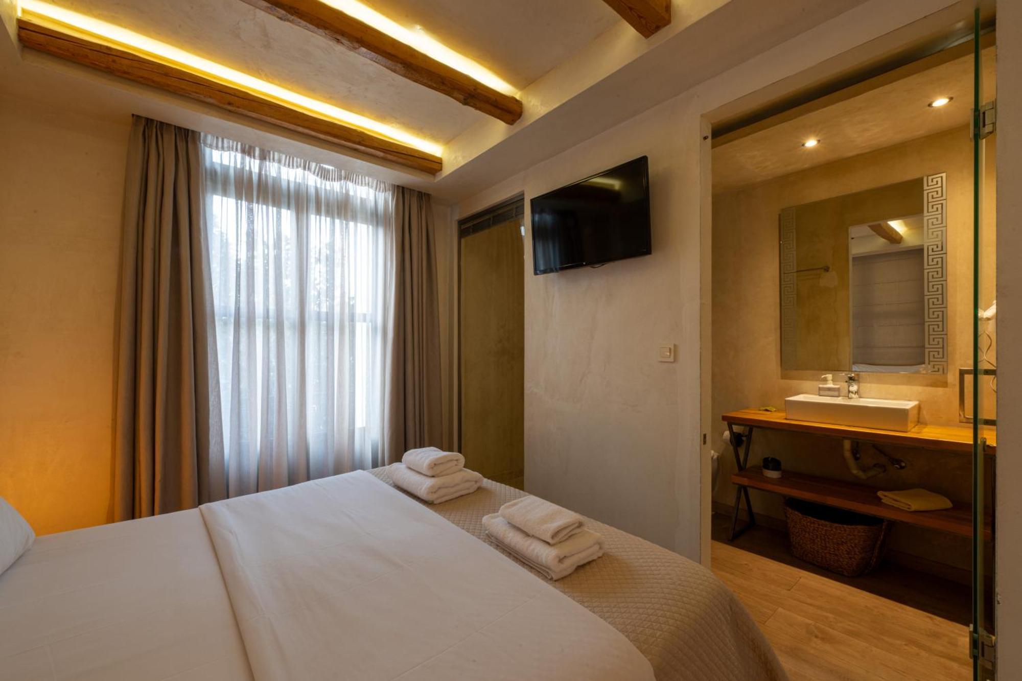 Panellinion Luxury Rooms Kalamata Bagian luar foto