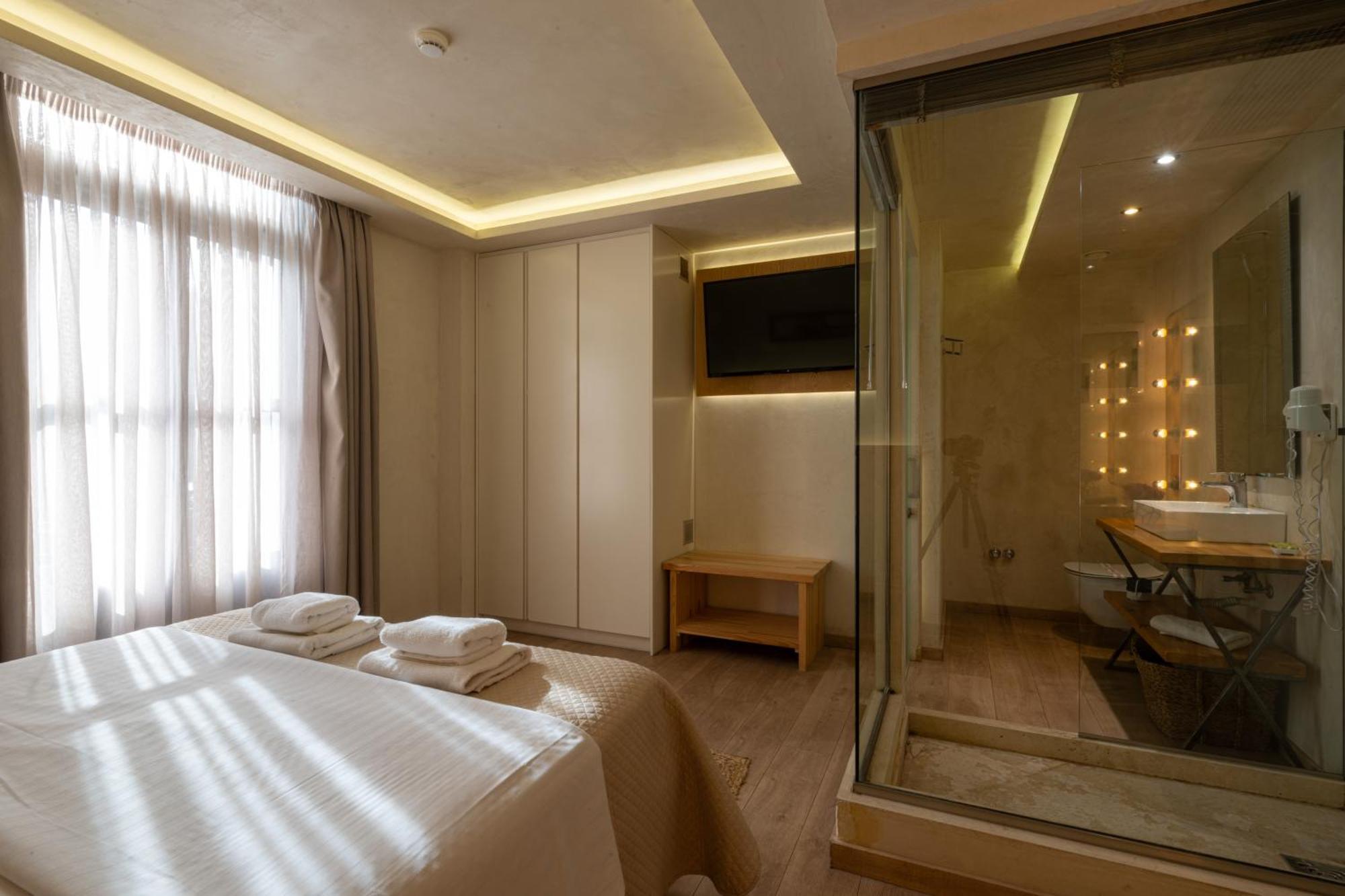 Panellinion Luxury Rooms Kalamata Bagian luar foto